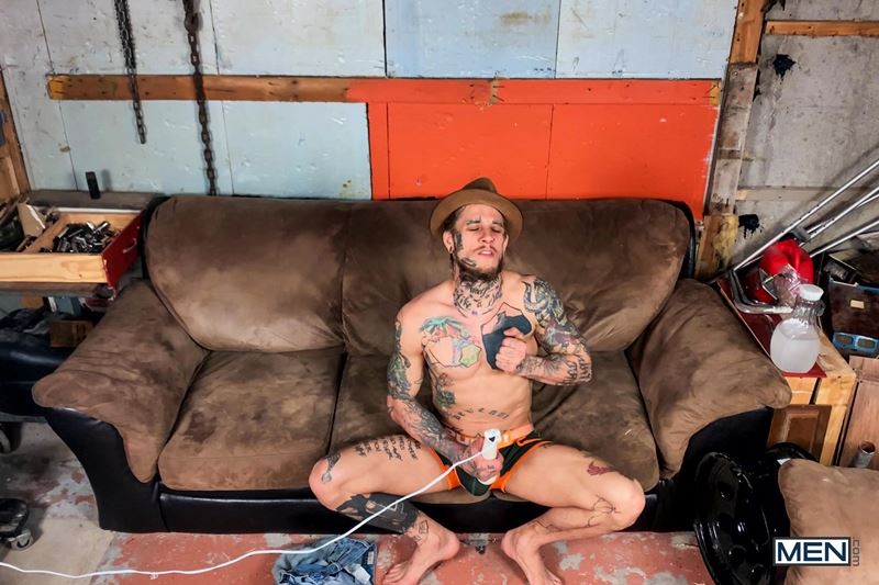 Hottie tattoo muscled hunk Bo Sinn jerks 10 inch dick shoots cum six pack abs Men 010 gay porn pics - Bo Sinn