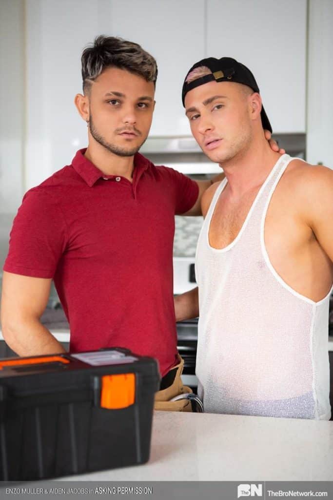 Aiden Jacobs Enzo Muller Masqulin sexy stud bare asshole fucked hot blue collar plumber 14 gay porn pics 683x1024 1 - Aiden Jacobs, Enzo Muller